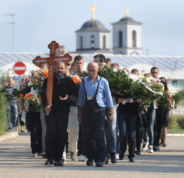 Мере предострожности на гробљима: На сахранама само породица?